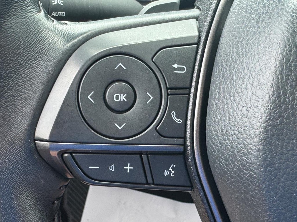 Toyota Camry Vehicle Image 18