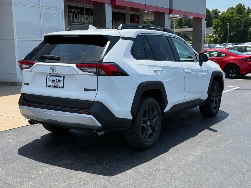 Toyota RAV4 Vehicle Image 3
