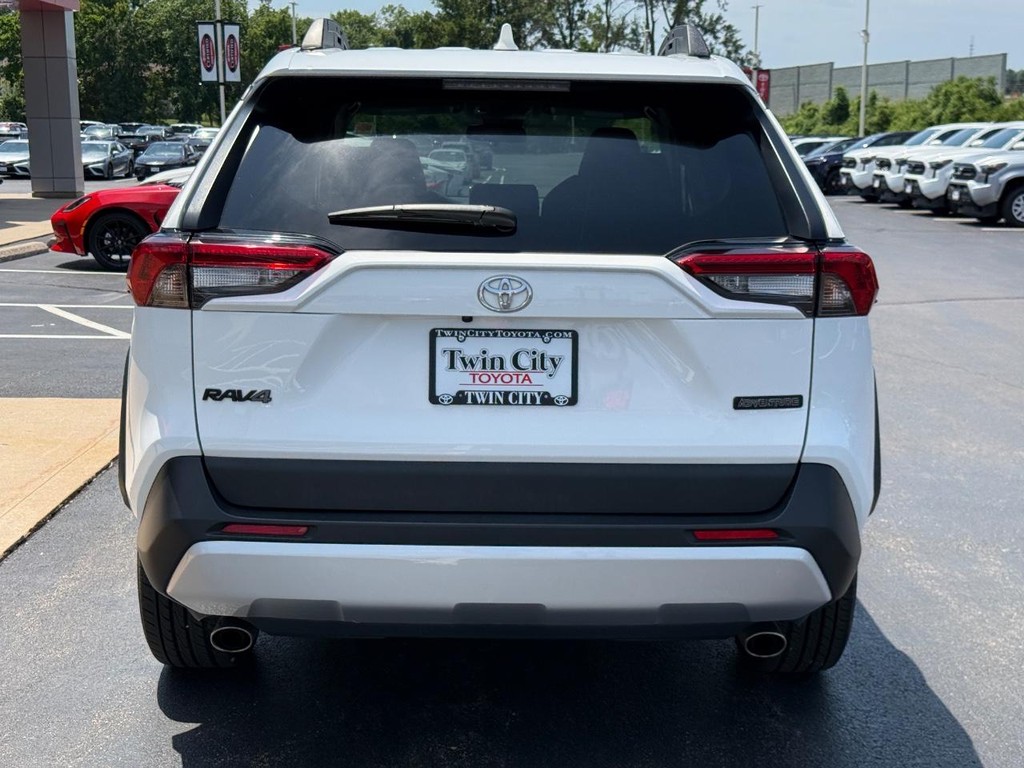 Toyota RAV4 Vehicle Image 5