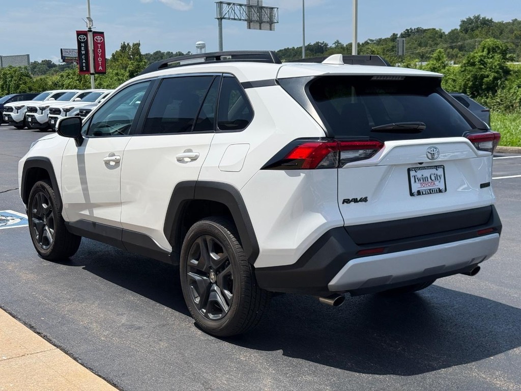 Toyota RAV4 Vehicle Image 7