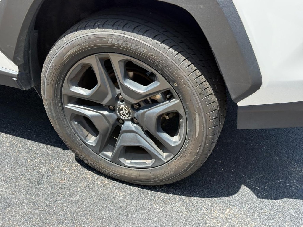 Toyota RAV4 Vehicle Image 8