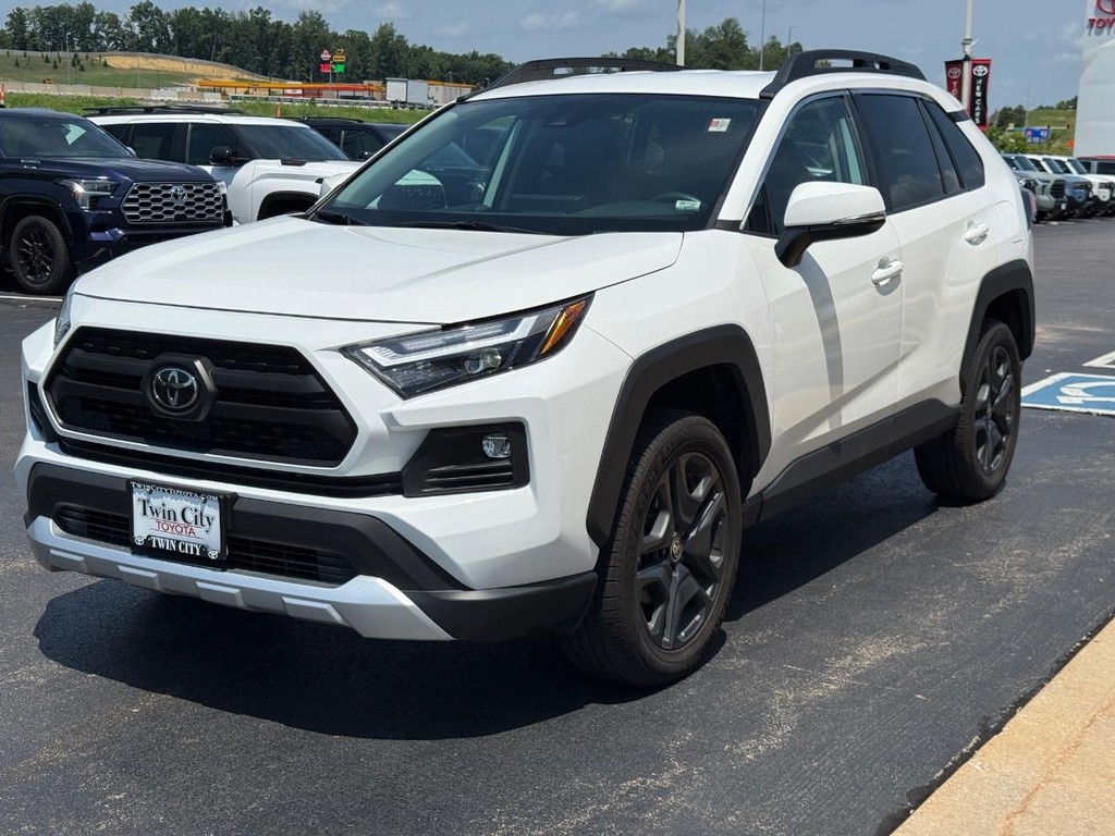 Toyota RAV4 Vehicle Image 9