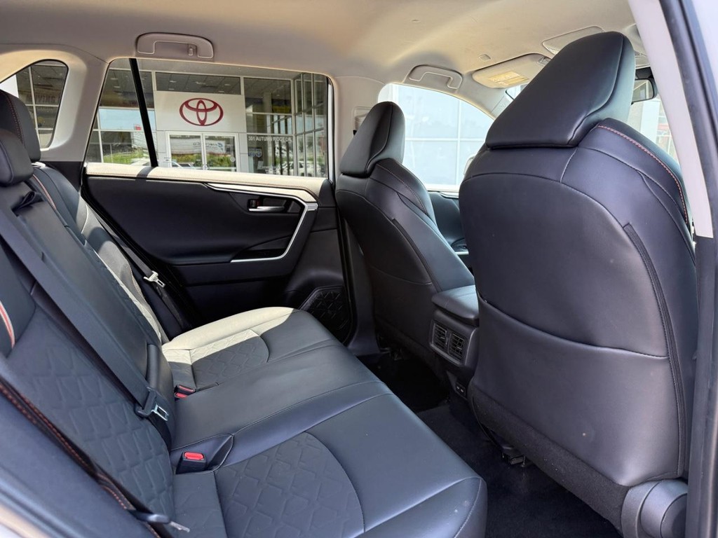 Toyota RAV4 Vehicle Image 11