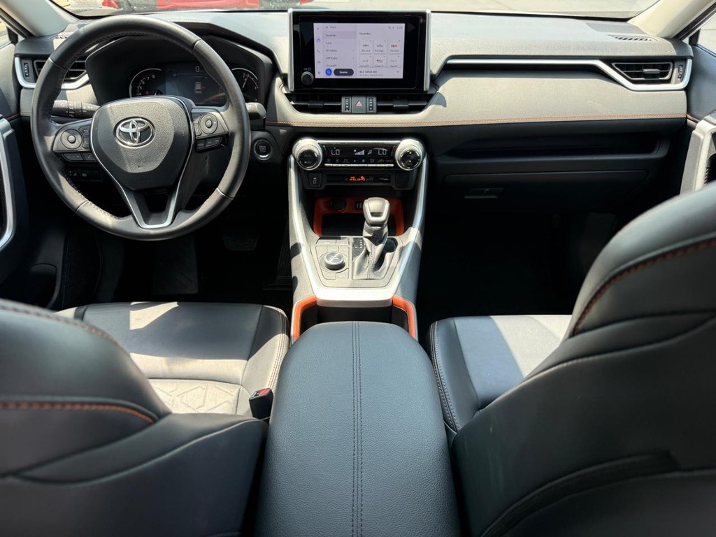 Toyota RAV4 Vehicle Image 12