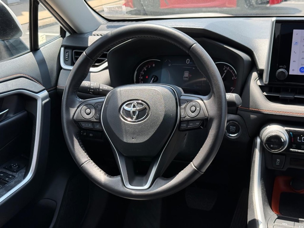 Toyota RAV4 Vehicle Image 13