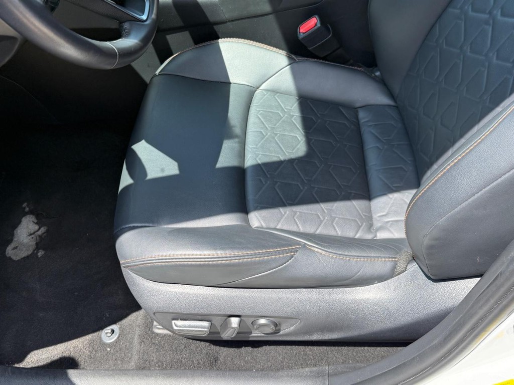 Toyota RAV4 Vehicle Image 17