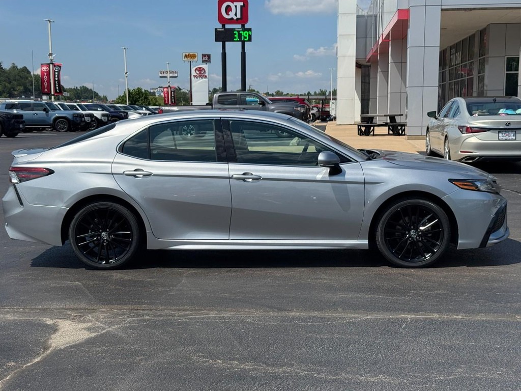 Toyota Camry Vehicle Image 2
