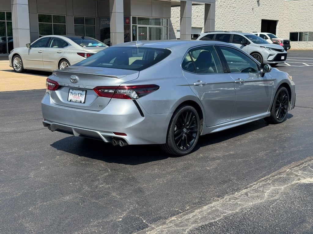 Toyota Camry Vehicle Image 3