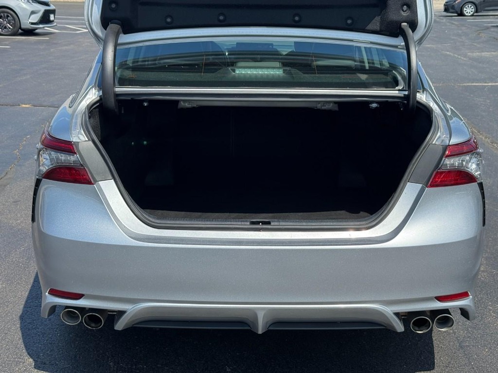 Toyota Camry Vehicle Image 5