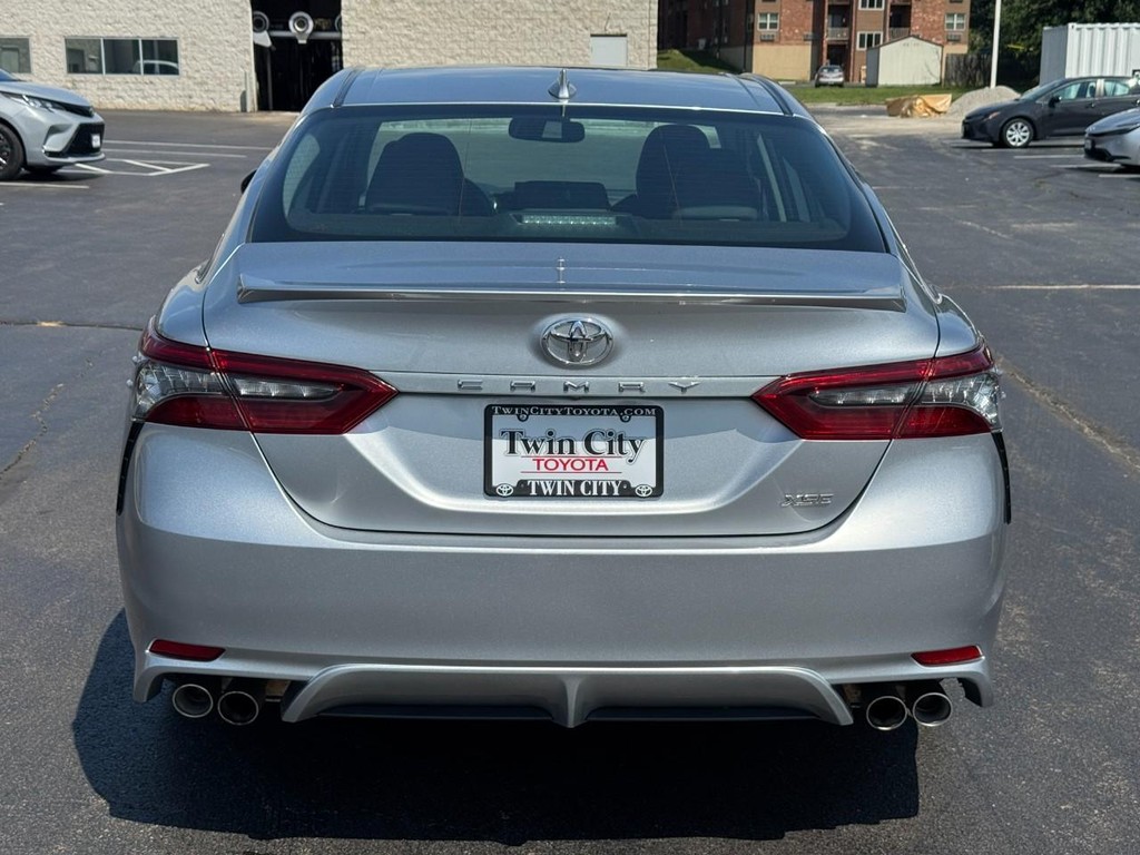 Toyota Camry Vehicle Image 6