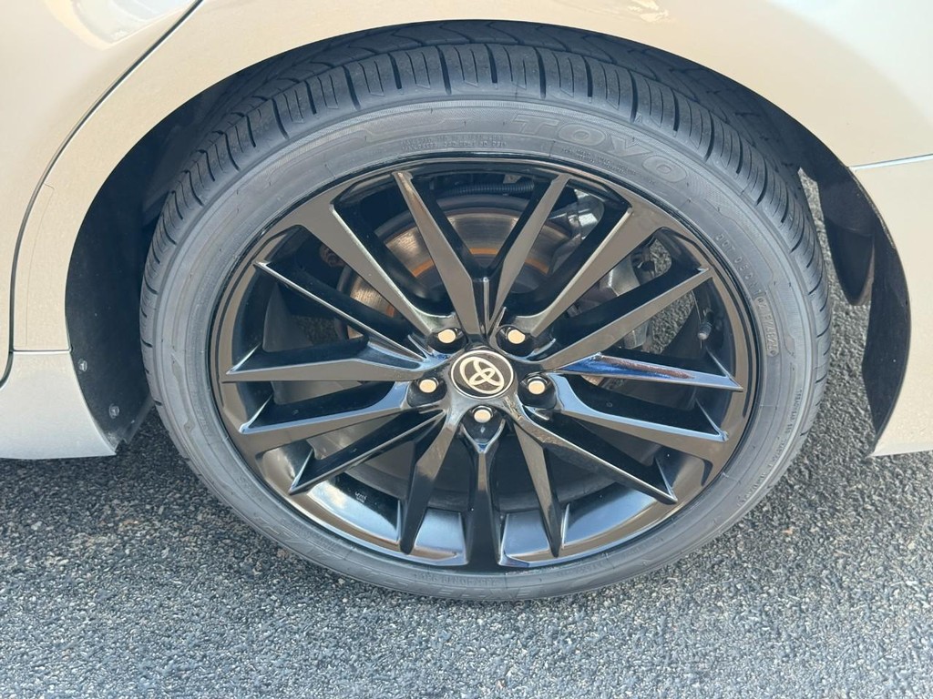 Toyota Camry Vehicle Image 8