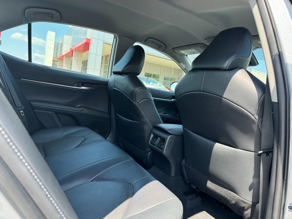 Toyota Camry Vehicle Image 11
