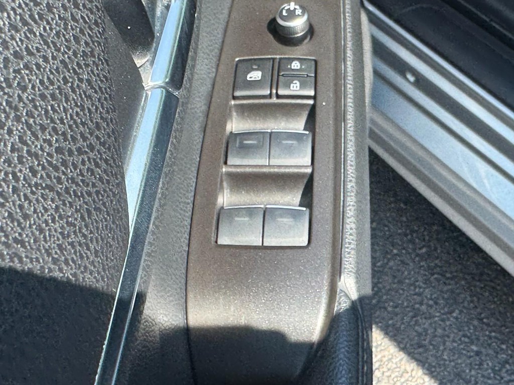 Toyota Camry Vehicle Image 16