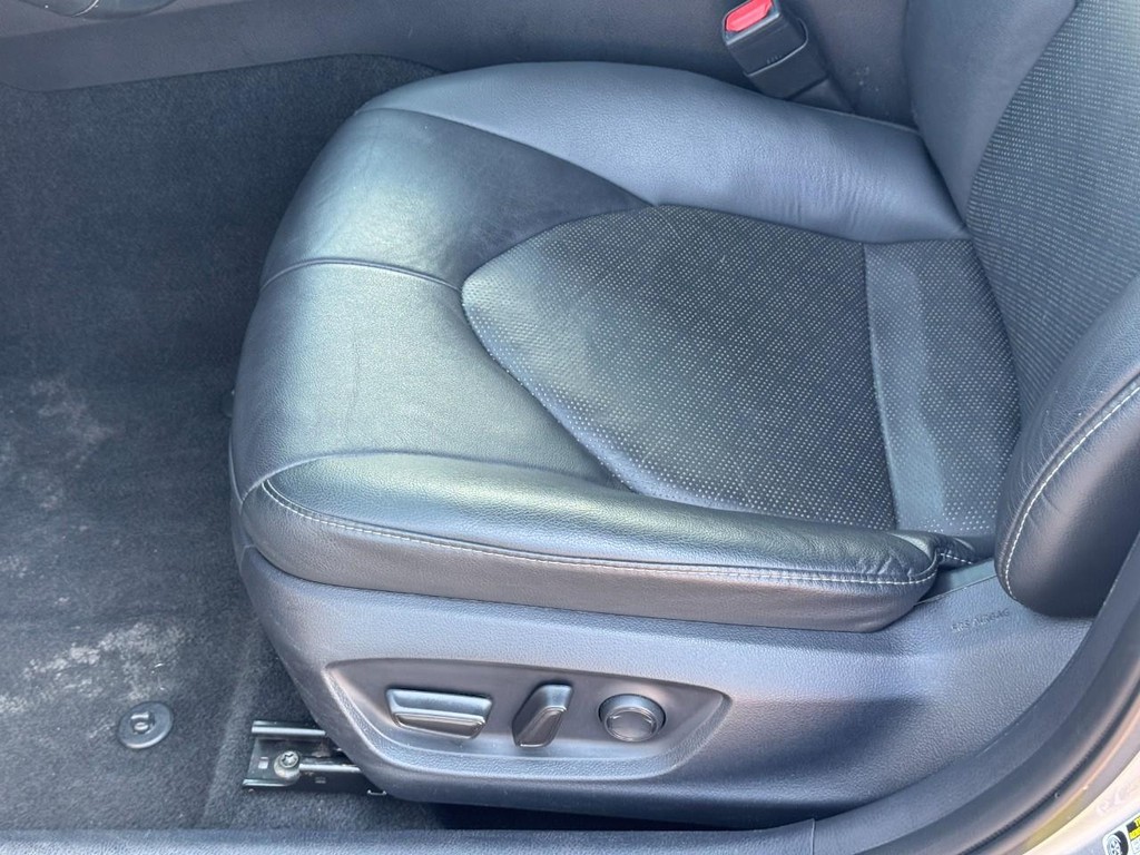 Toyota Camry Vehicle Image 17