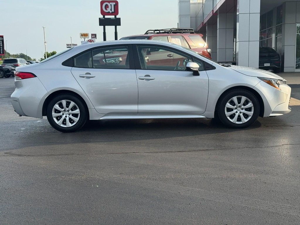 Toyota Corolla Vehicle Image 2