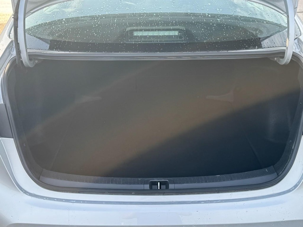 Toyota Corolla Vehicle Image 6
