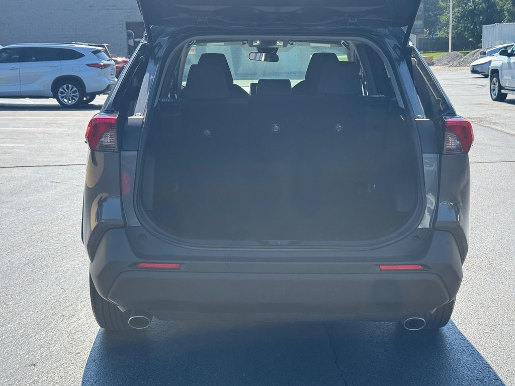 Toyota RAV4 Vehicle Image 5