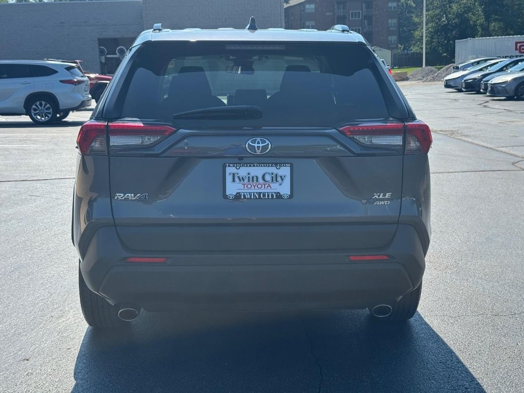 Toyota RAV4 Vehicle Image 6