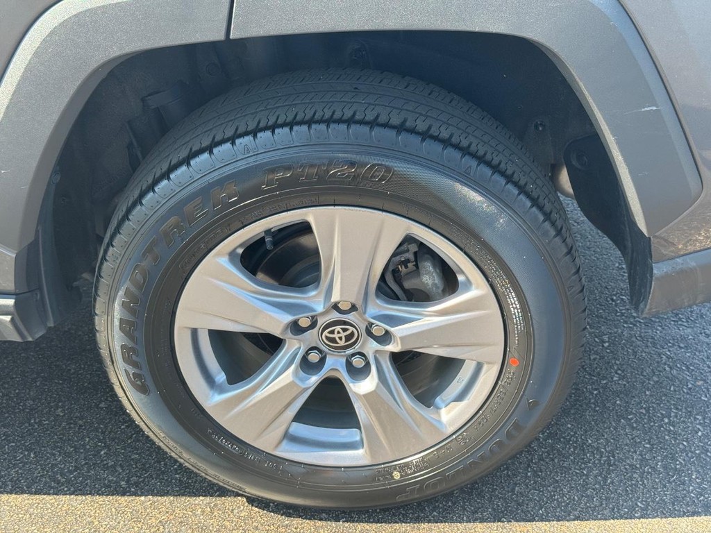 Toyota RAV4 Vehicle Image 8