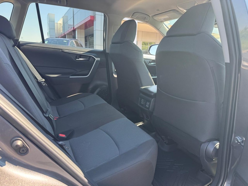 Toyota RAV4 Vehicle Image 11