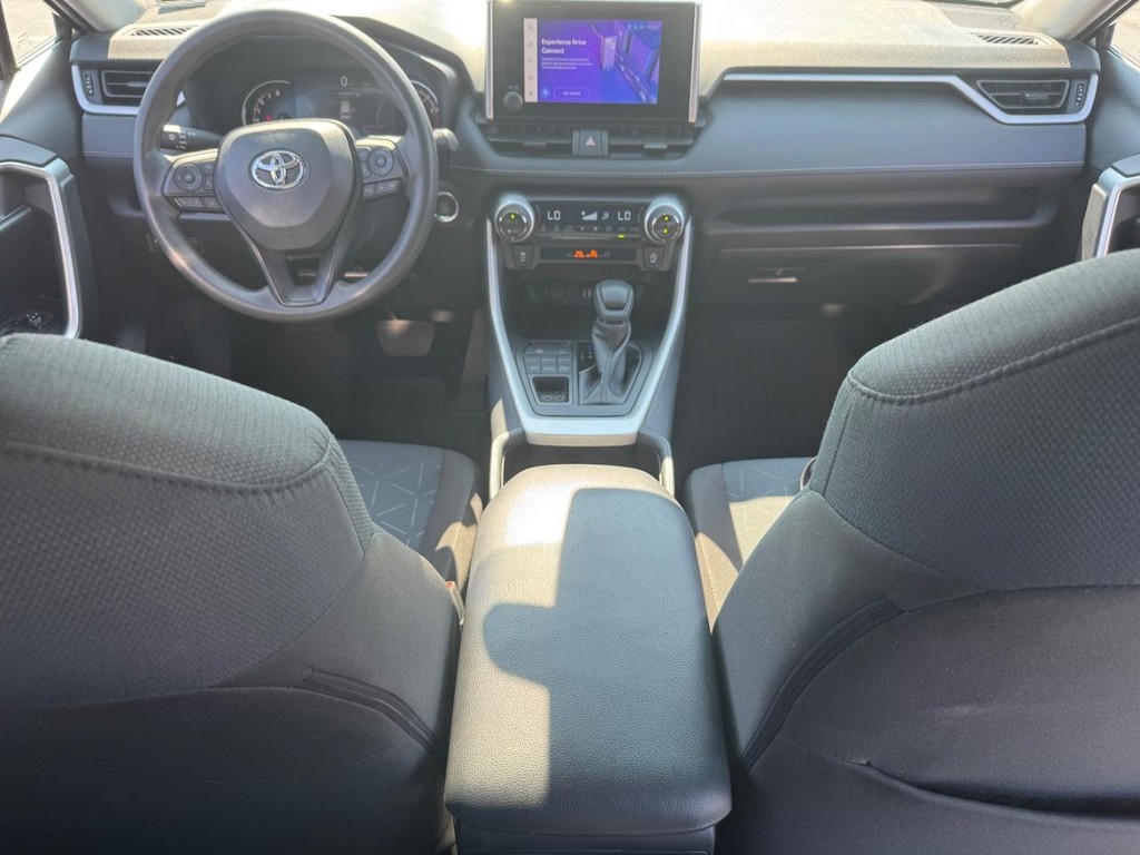 Toyota RAV4 Vehicle Image 12