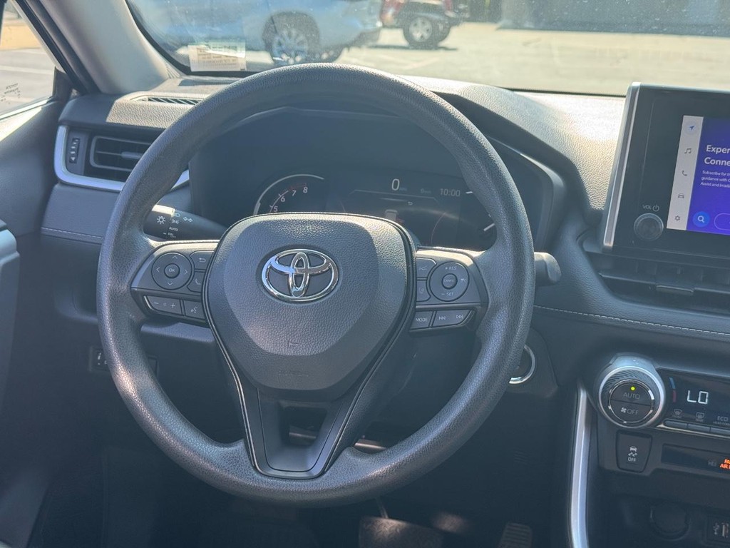 Toyota RAV4 Vehicle Image 13