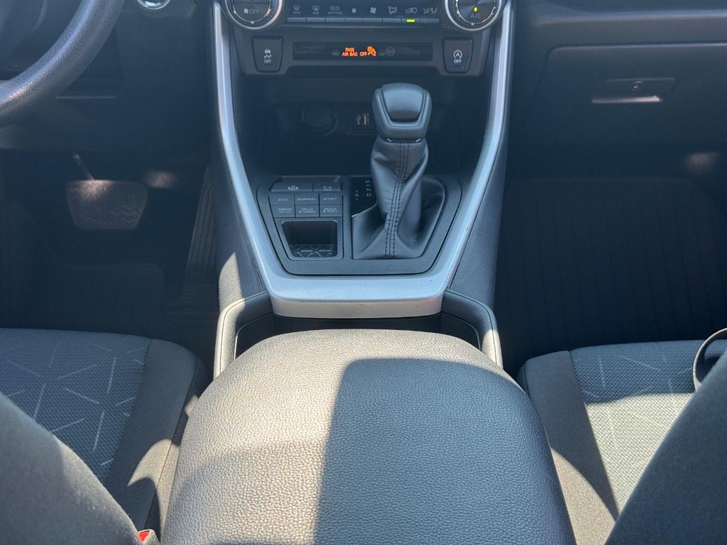 Toyota RAV4 Vehicle Image 15