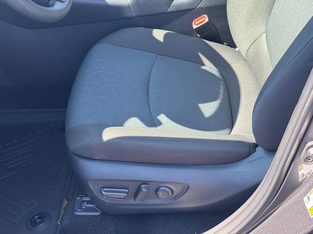 Toyota RAV4 Vehicle Image 17