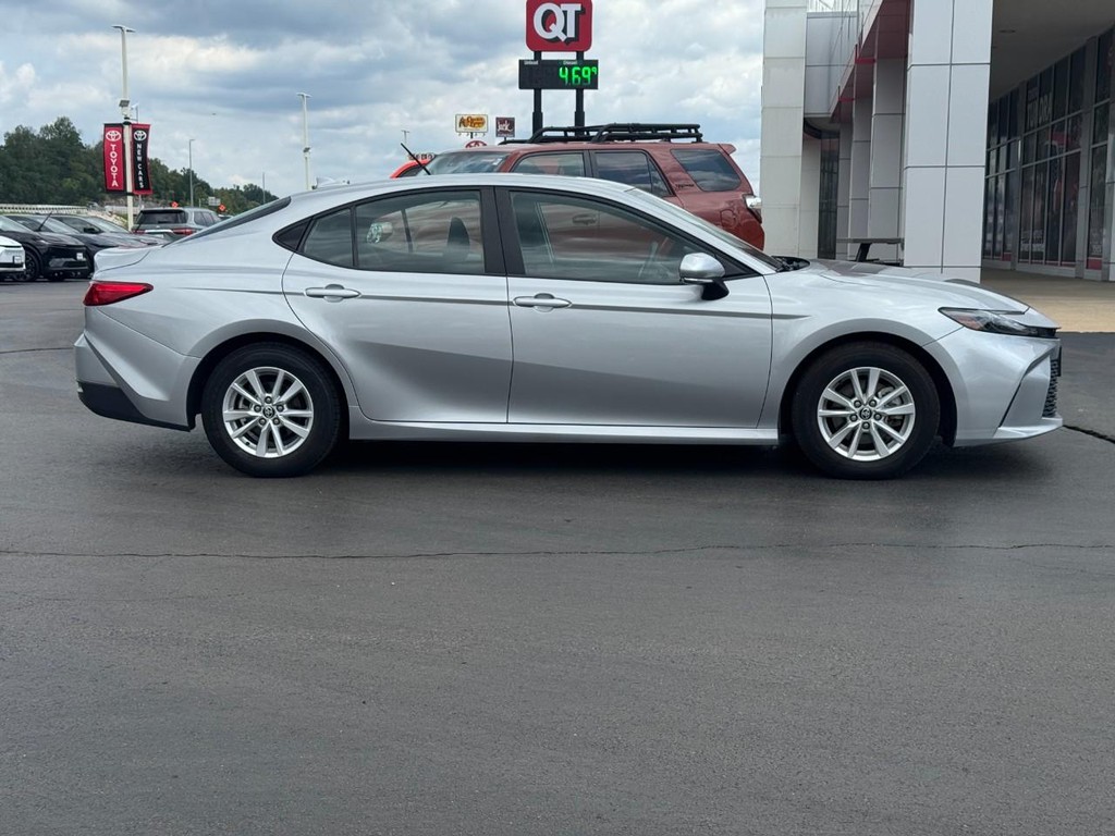 Toyota Camry Vehicle Image 2