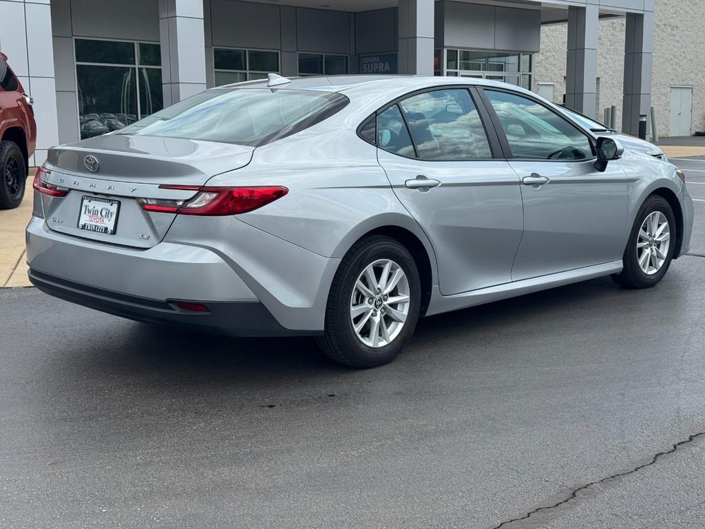 Toyota Camry Vehicle Image 3