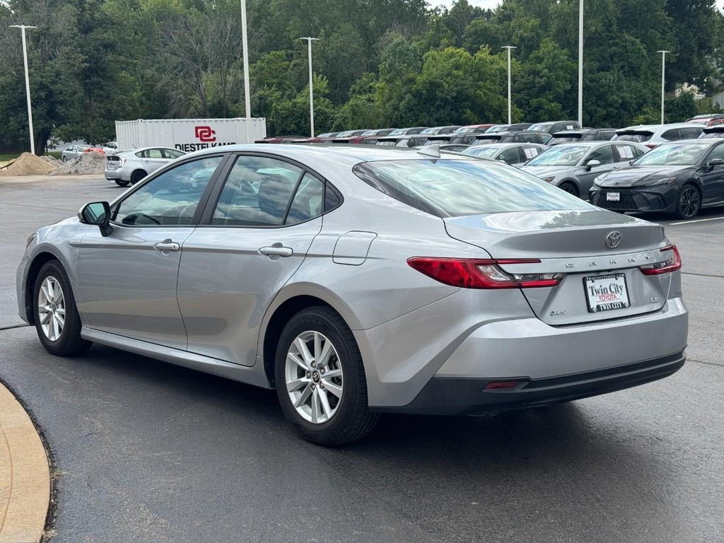 Toyota Camry Vehicle Image 5