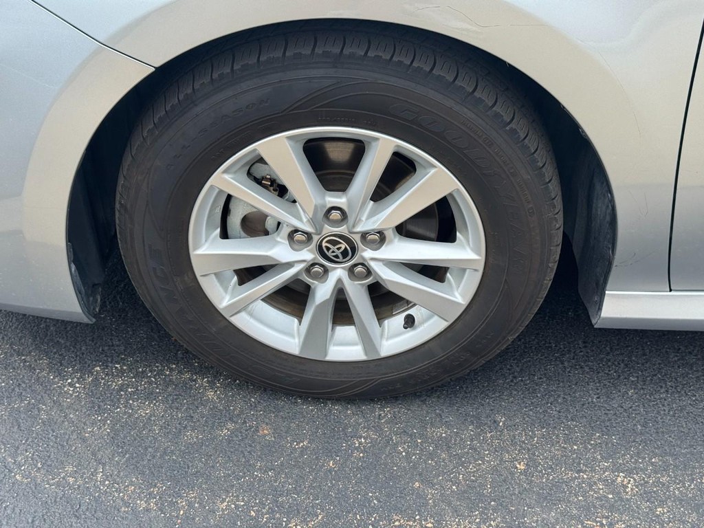Toyota Camry Vehicle Image 6