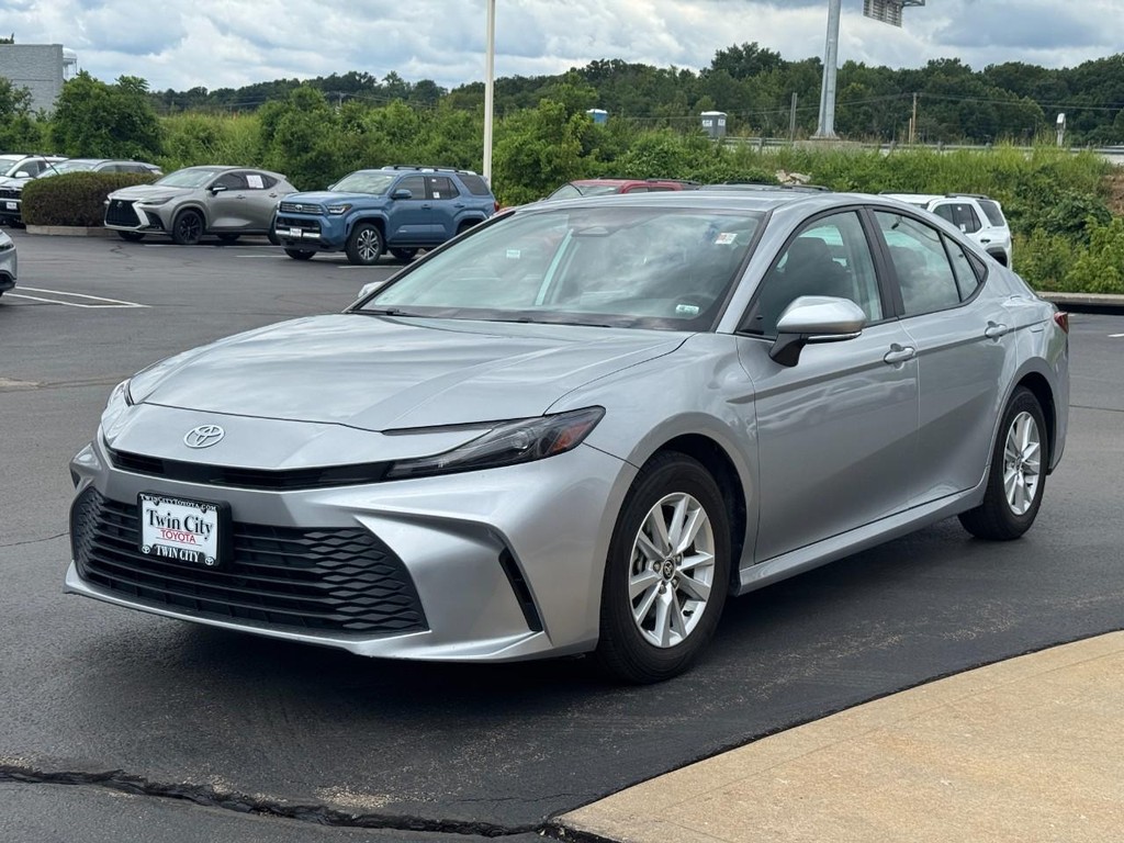 Toyota Camry Vehicle Image 7