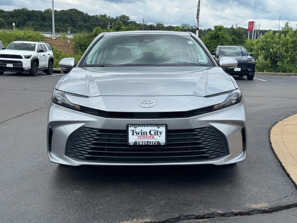 Toyota Camry Vehicle Image 8