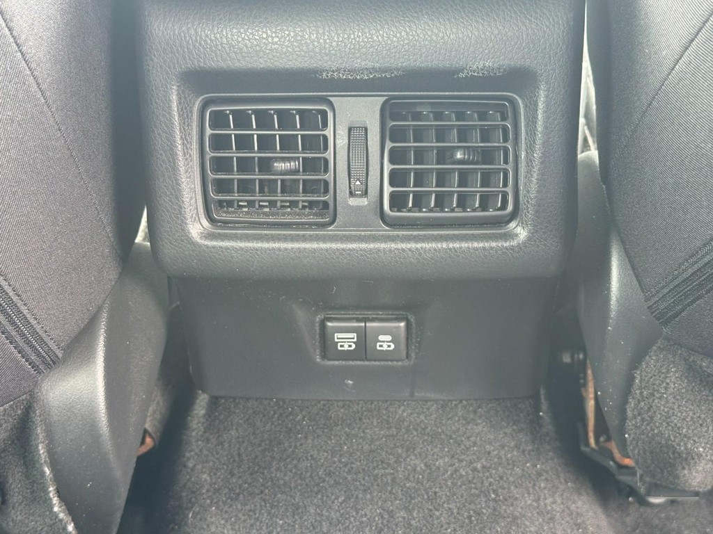 Toyota Camry Vehicle Image 11