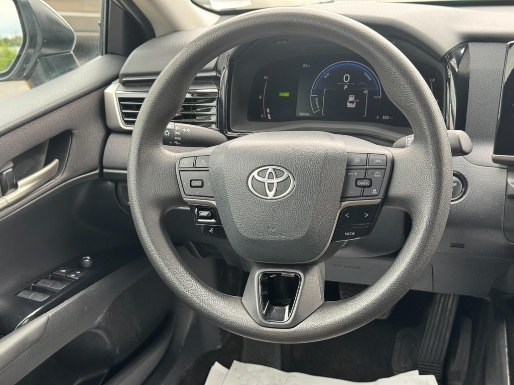 Toyota Camry Vehicle Image 13