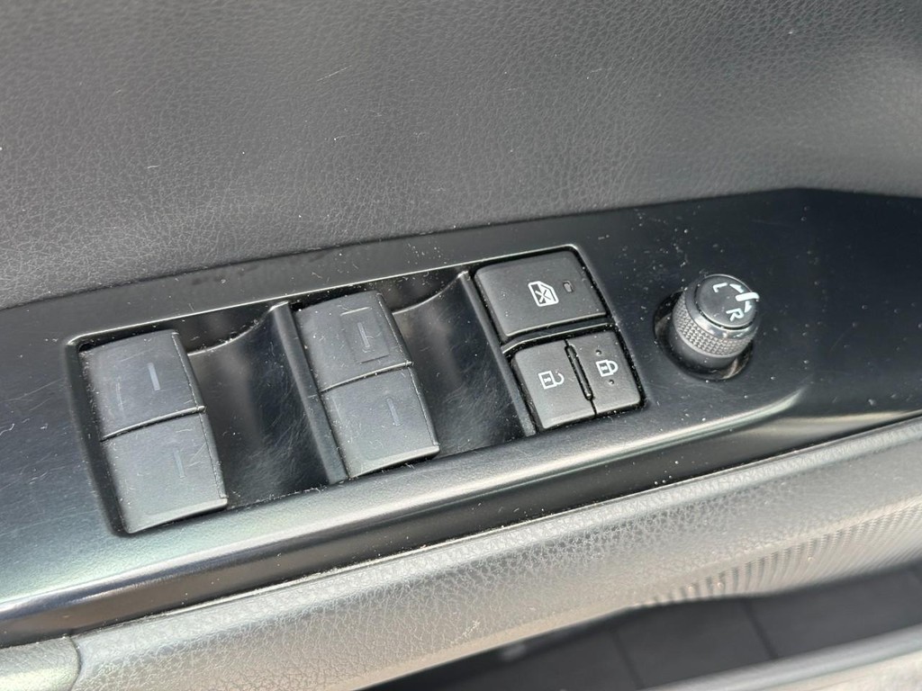 Toyota Camry Vehicle Image 16