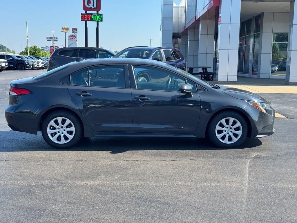 Toyota Corolla Vehicle Image 2