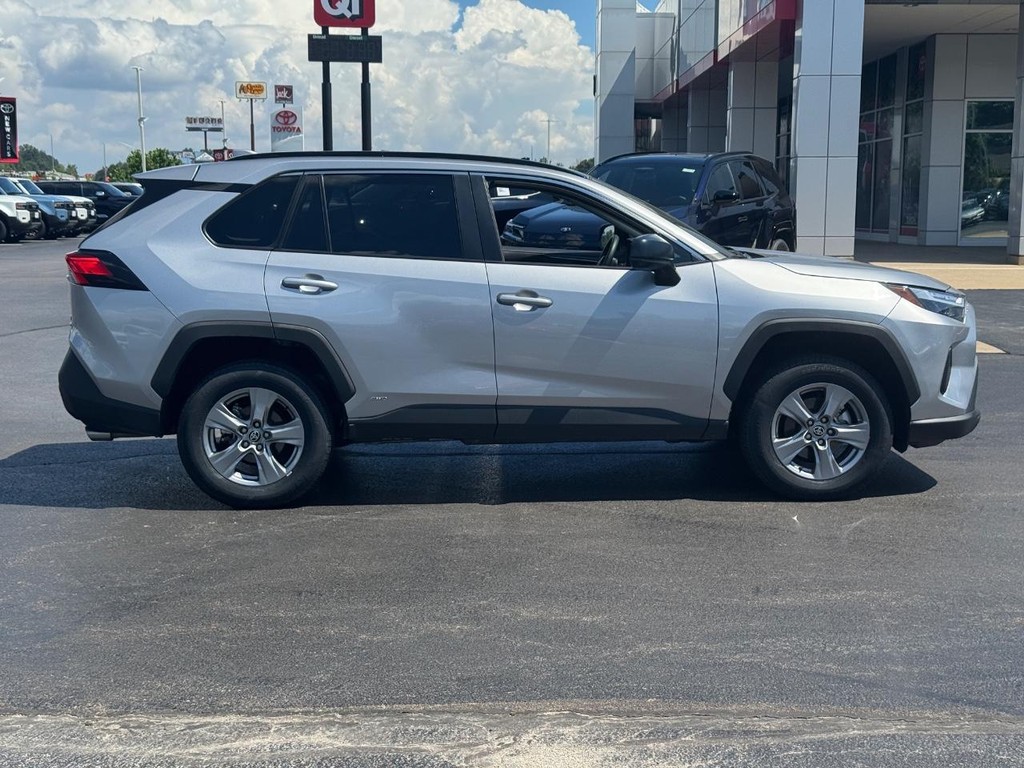 Toyota RAV4 Vehicle Image 2
