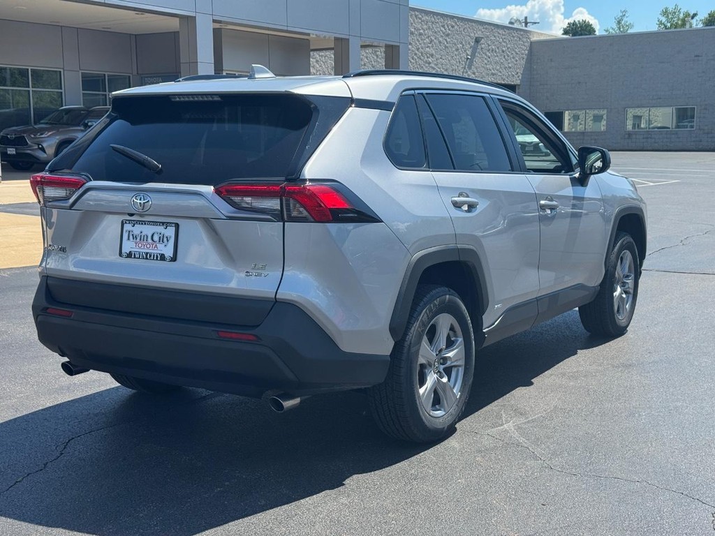 Toyota RAV4 Vehicle Image 3