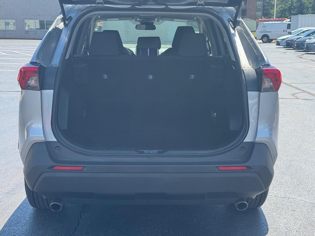 Toyota RAV4 Vehicle Image 5