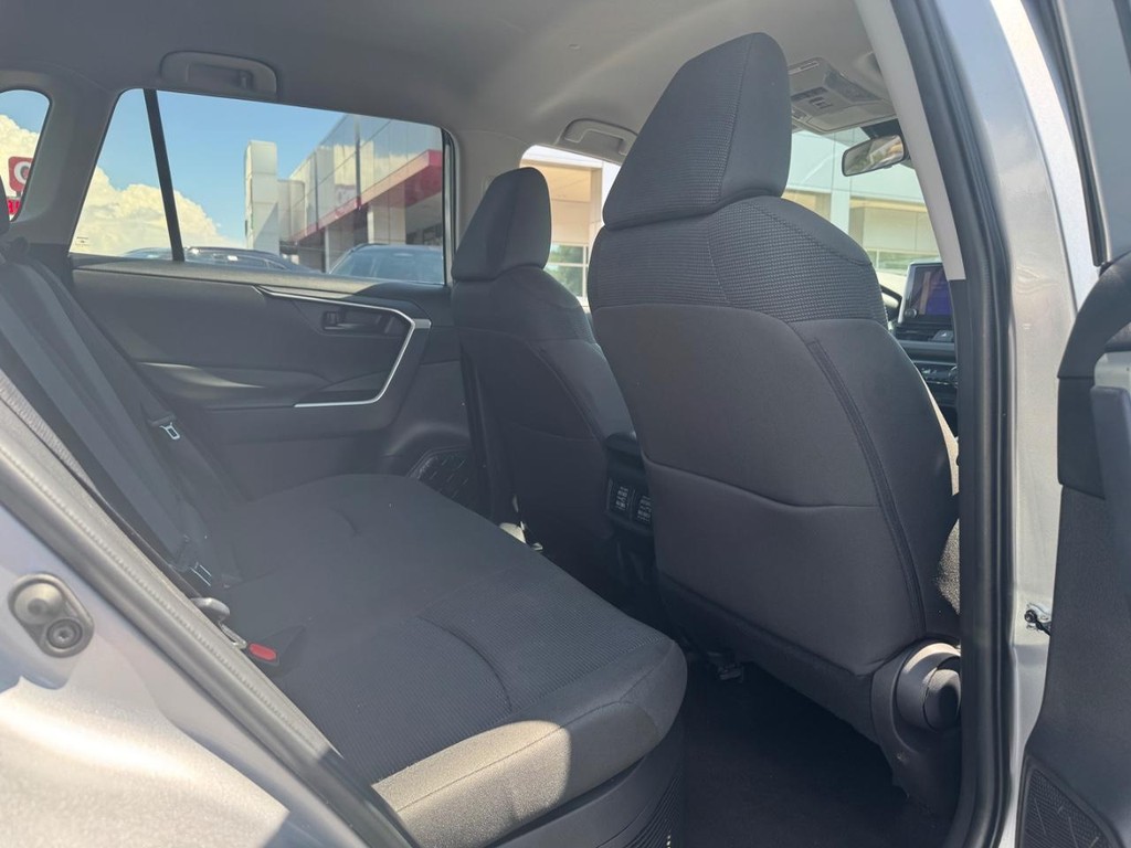 Toyota RAV4 Vehicle Image 11