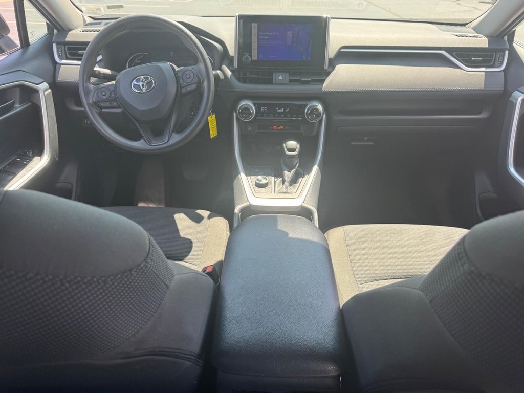 Toyota RAV4 Vehicle Image 12