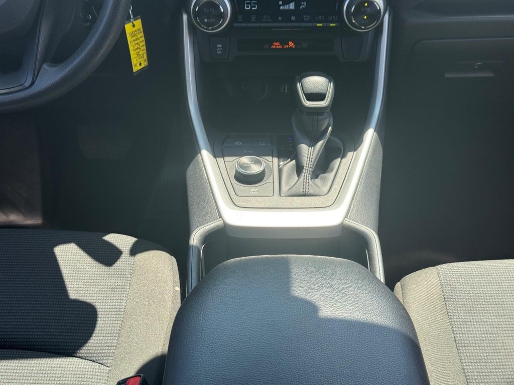 Toyota RAV4 Vehicle Image 15