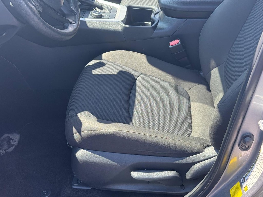 Toyota RAV4 Vehicle Image 17