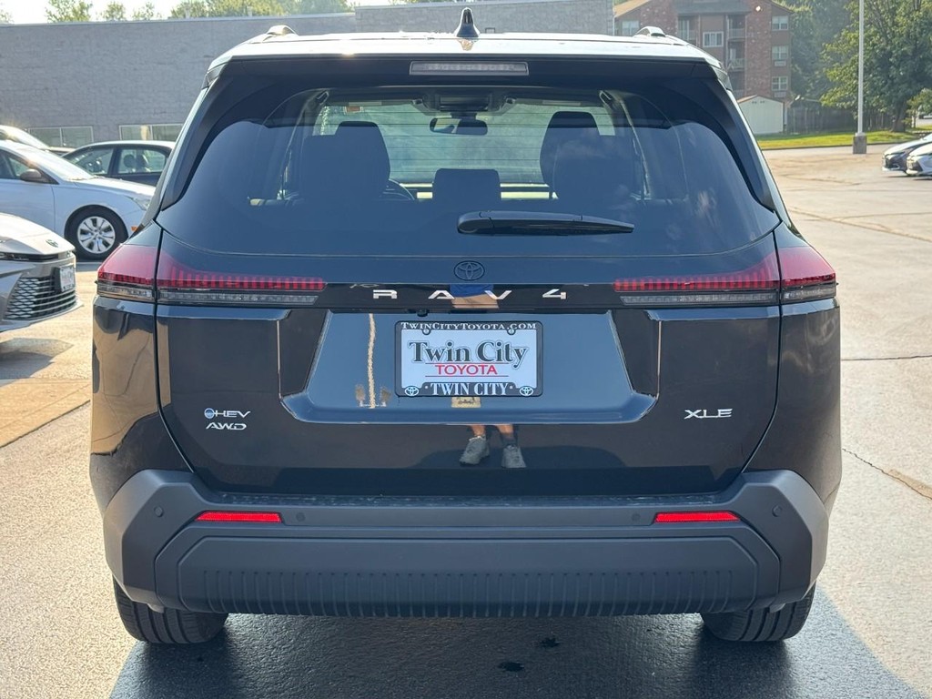 Toyota RAV4 Vehicle Image 4