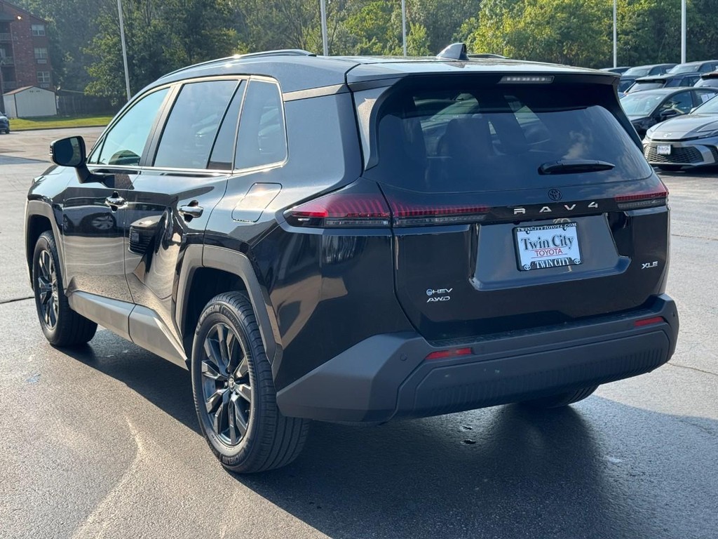 Toyota RAV4 Vehicle Image 7