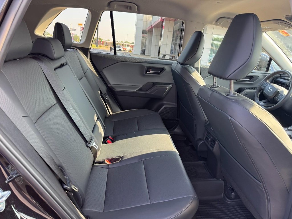 Toyota RAV4 Vehicle Image 11