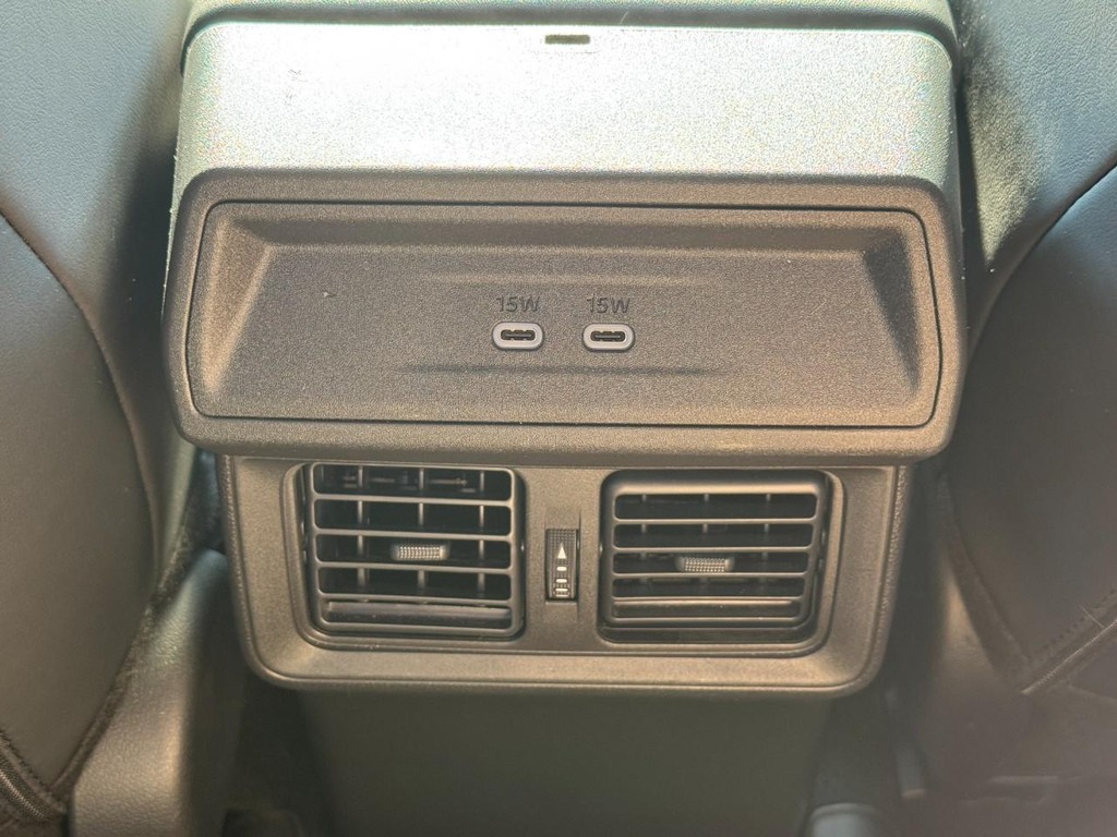 Toyota RAV4 Vehicle Image 12