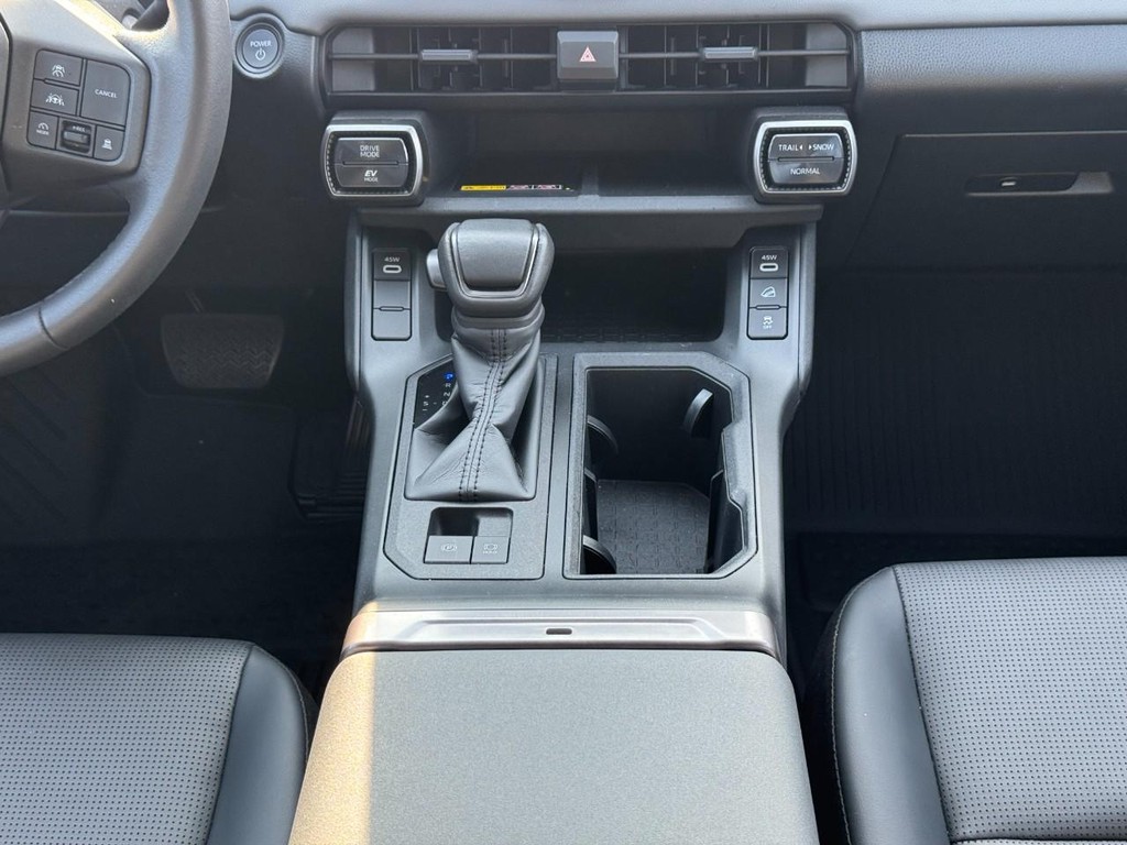 Toyota RAV4 Vehicle Image 16